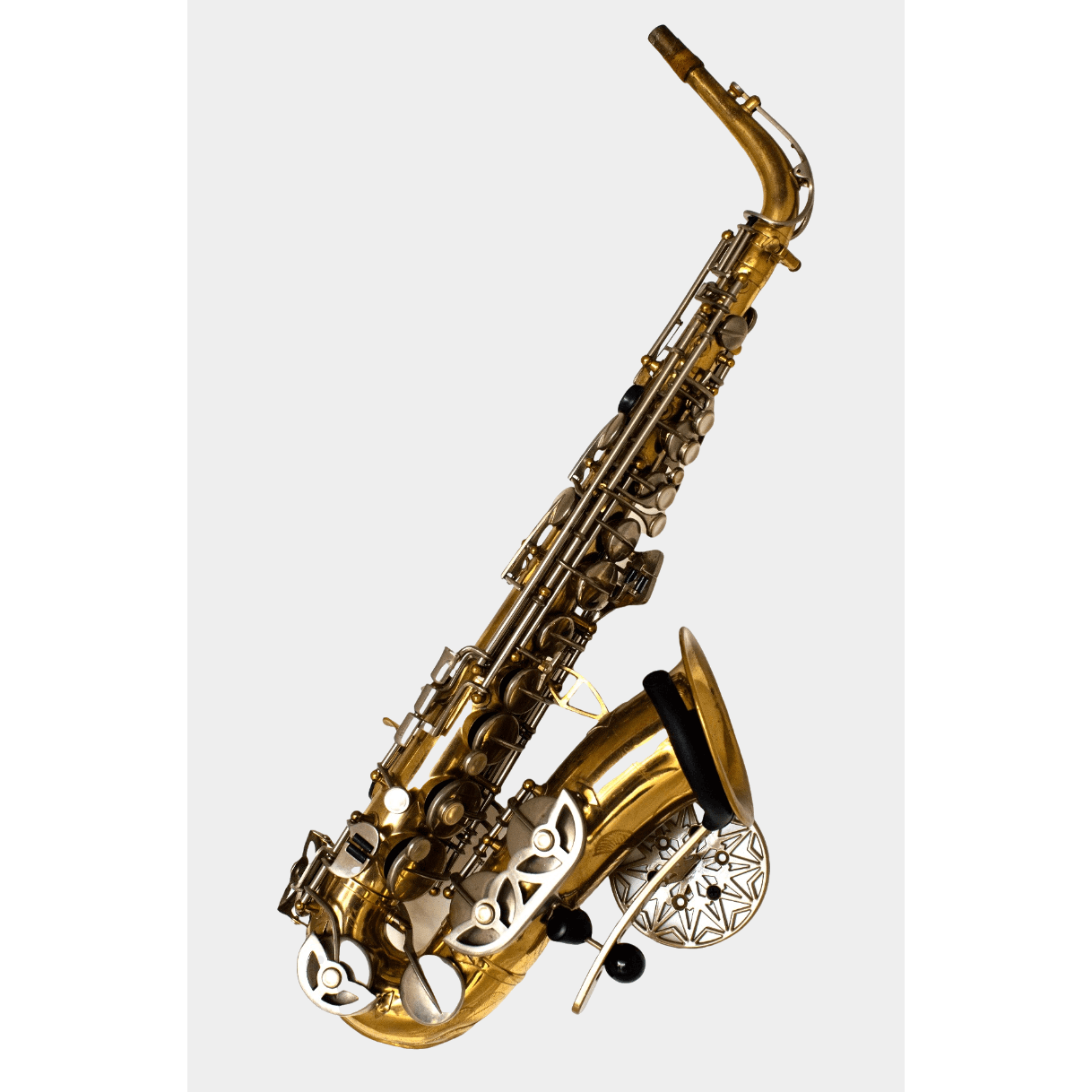 full view of alto saxophone in wallmount Samba Gold on white wall by Locoparasaxo.com