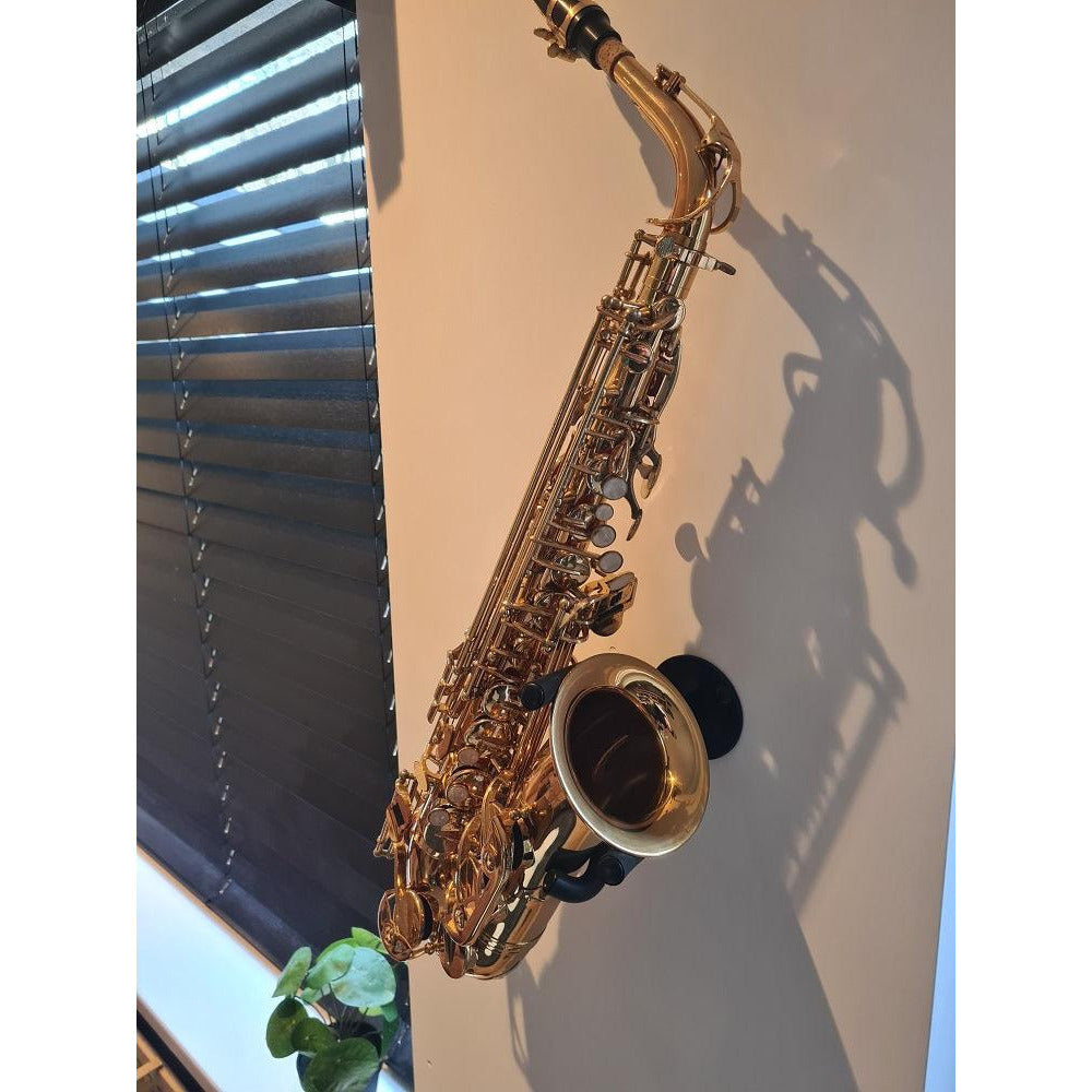customer home picture of saxophone in wallmount by locoparasaxo next to blinds