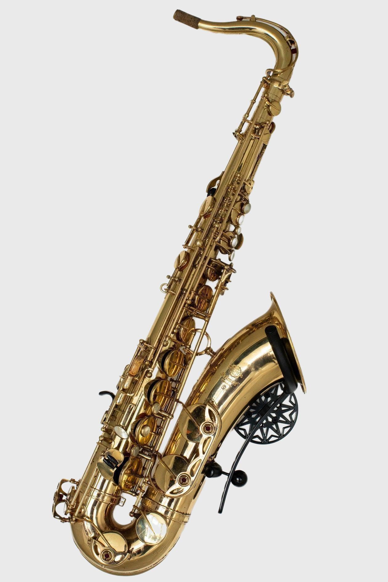 gold Selmer Mark 7 saxophone in black Locoparasaxo.com wallmount on white wall
